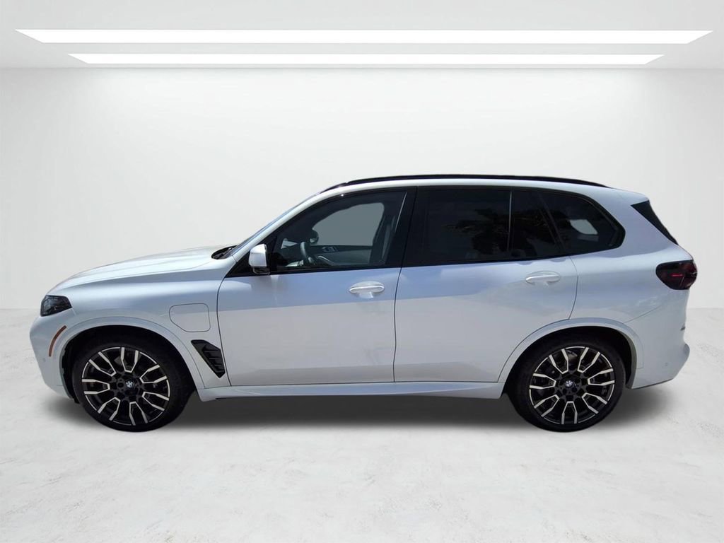 New 2026 BMW X5 xDrive50e w/ M Sport Package AWD/4WD image 7