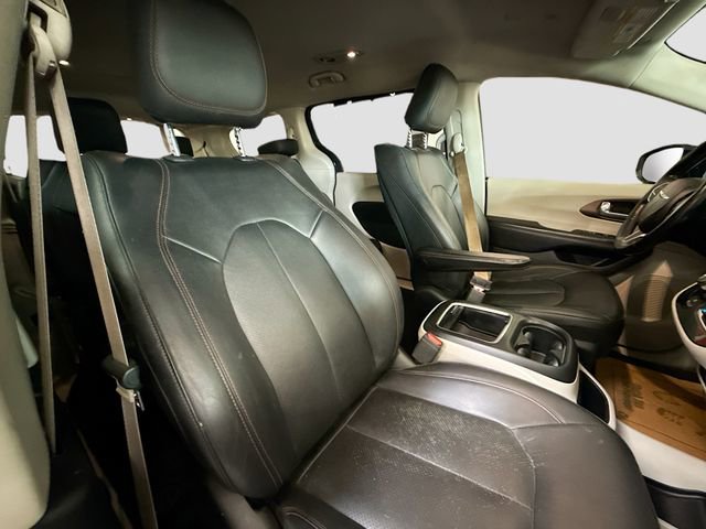 Used 2019 Chrysler Pacifica Touring-L Plus w/ Advanced Safetytec Group image 29