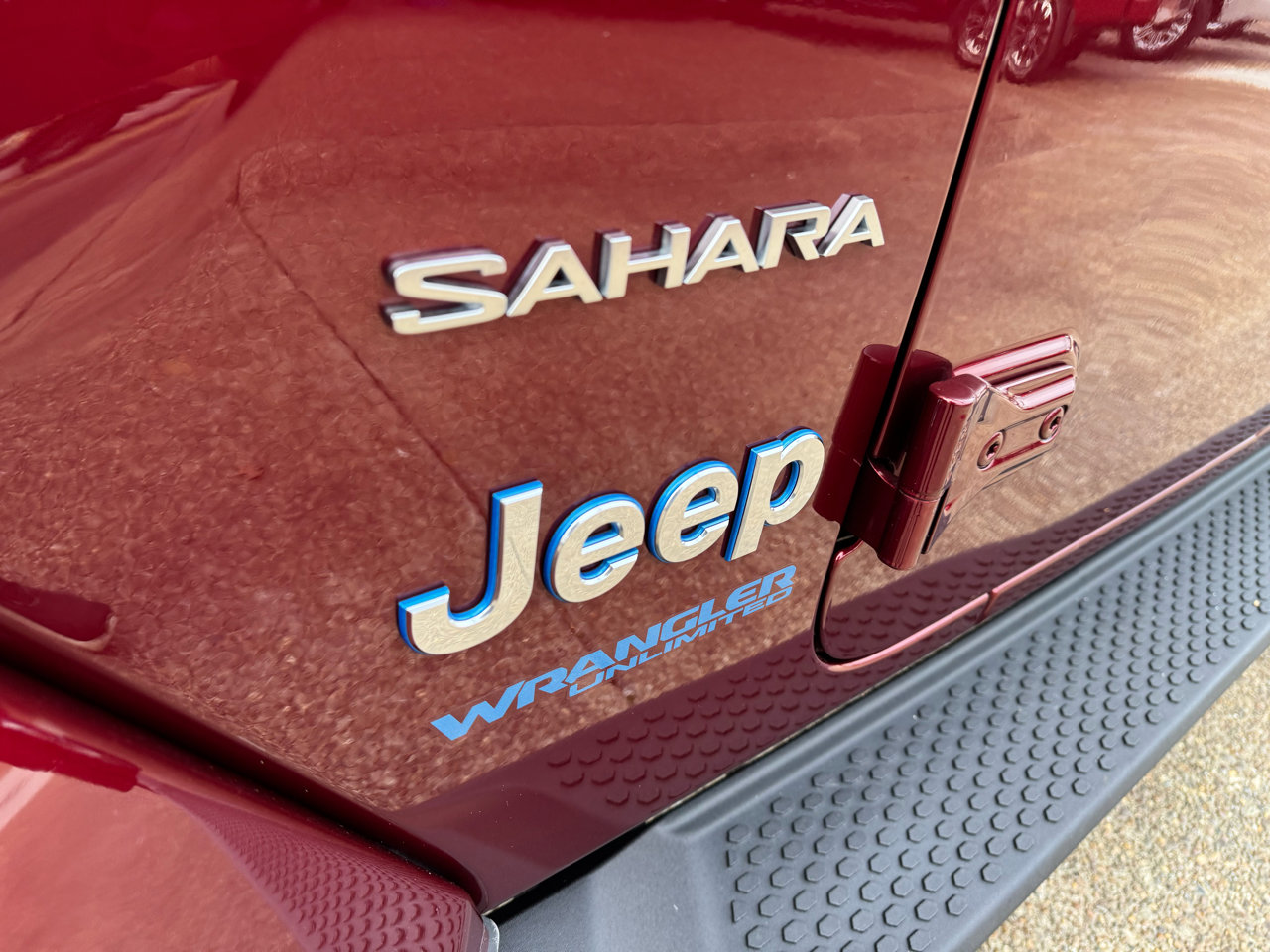 Used 2022 Jeep Wrangler Unlimited Sahara w/ Cold Weather Group image 9