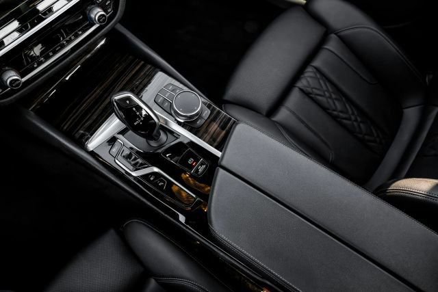 Used 2023 BMW 530e RWD image 35