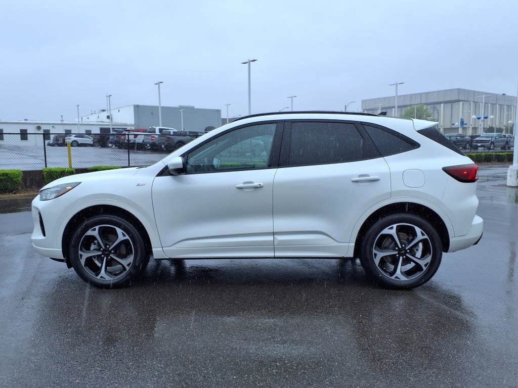Used 2024 Ford Escape ST-Line Select w/ Tech Pack #2 image 2