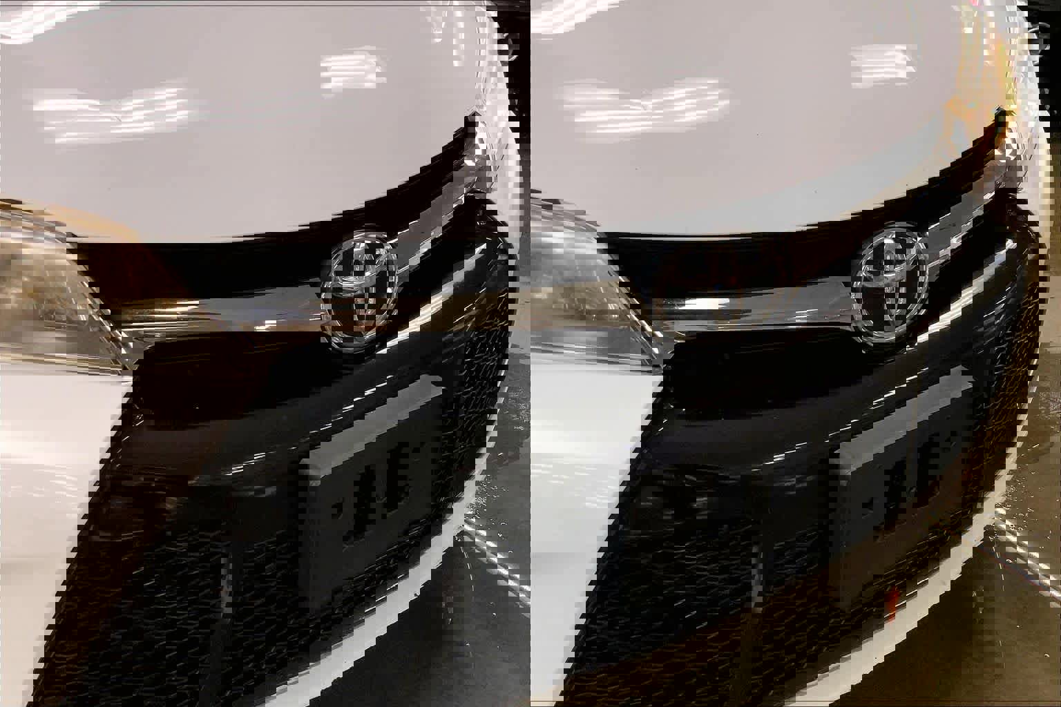 Used 2017 Toyota Camry SE w/ Moonroof Package image 32