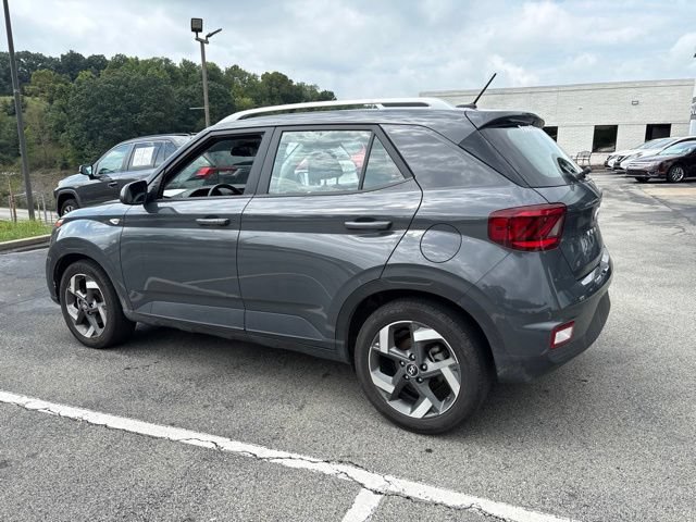 Used 2025 Hyundai Venue SEL FWD image 3