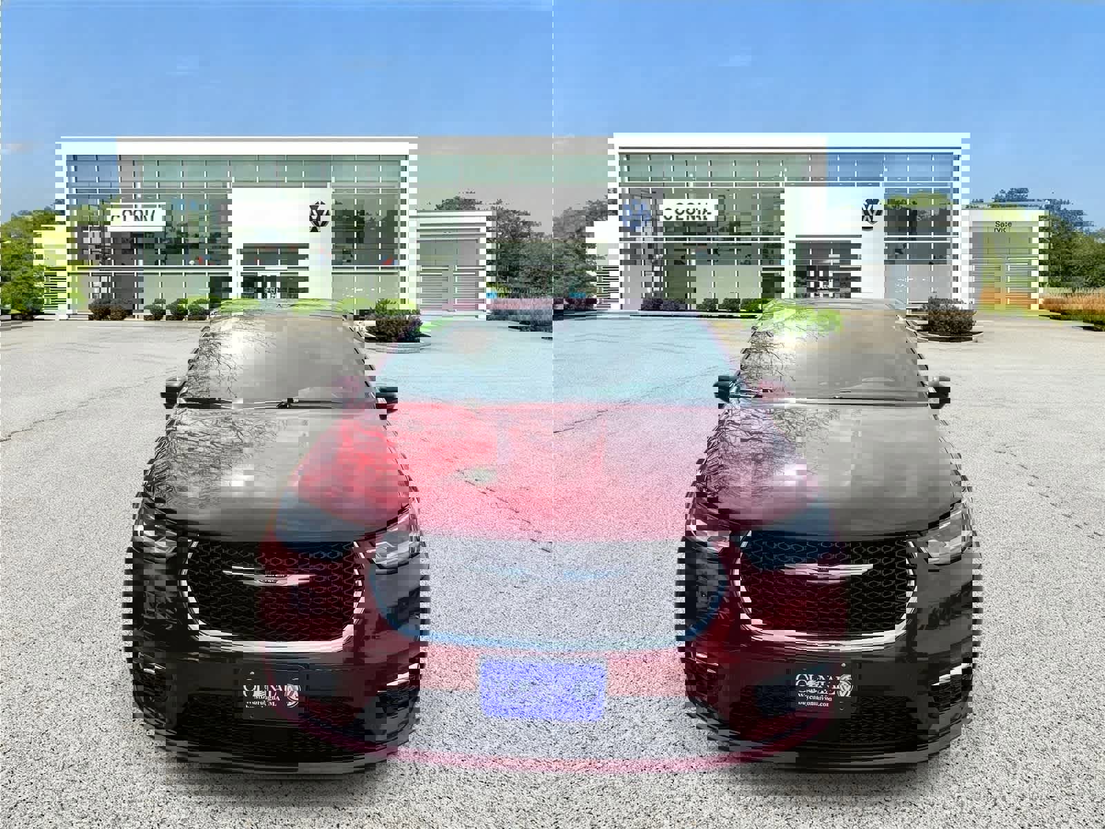 Used 2023 Chrysler Pacifica Touring-L AWD/4WD image 8