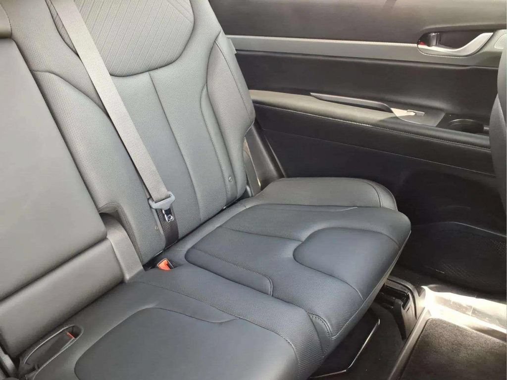 Used 2024 Hyundai Palisade SEL FWD image 17