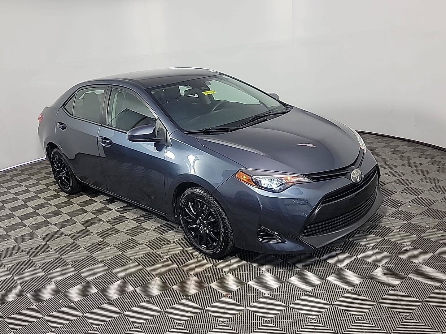 Used 2019 Toyota Corolla LE w/ Carpet Mat Package (TMS) FWD image 2