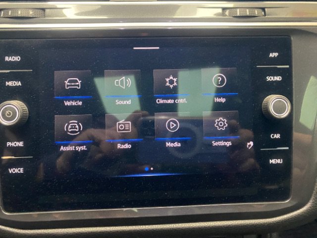 Used 2023 Volkswagen Tiguan SE w/ Panoramic Sunroof Package FWD image 33