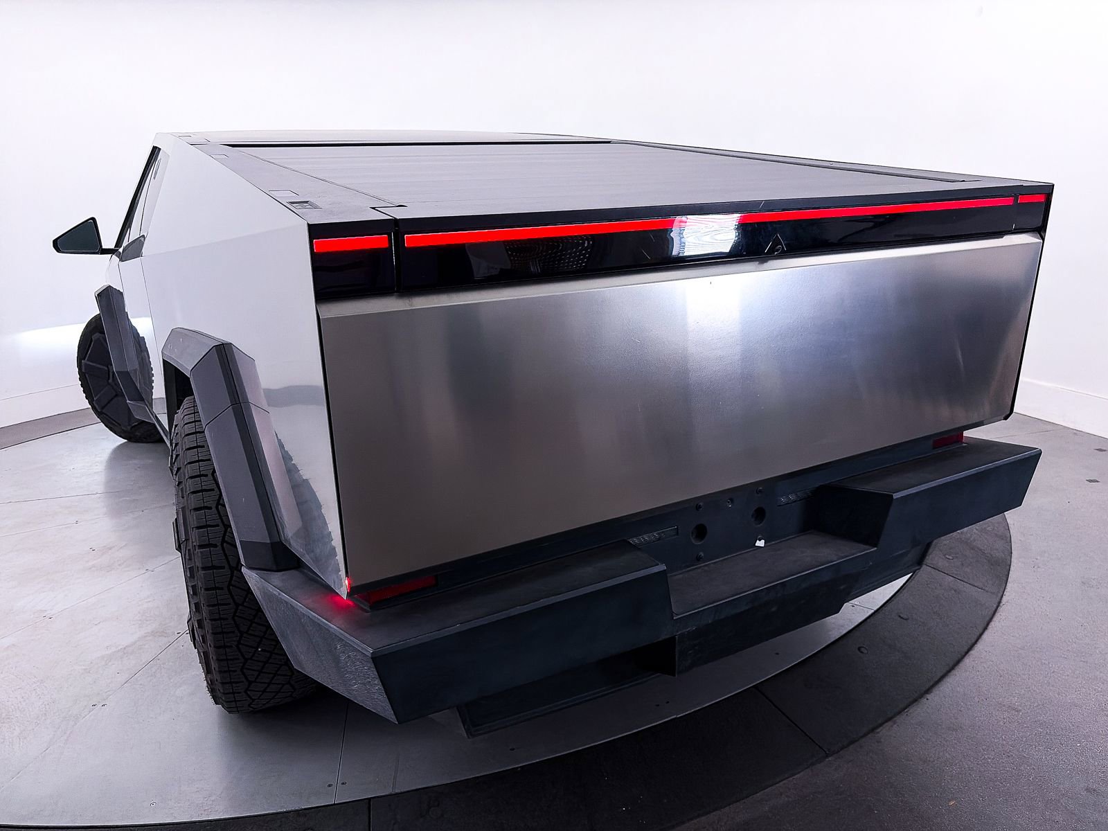 Used 2024 Tesla Cybertruck AWD Crew Cab image 8