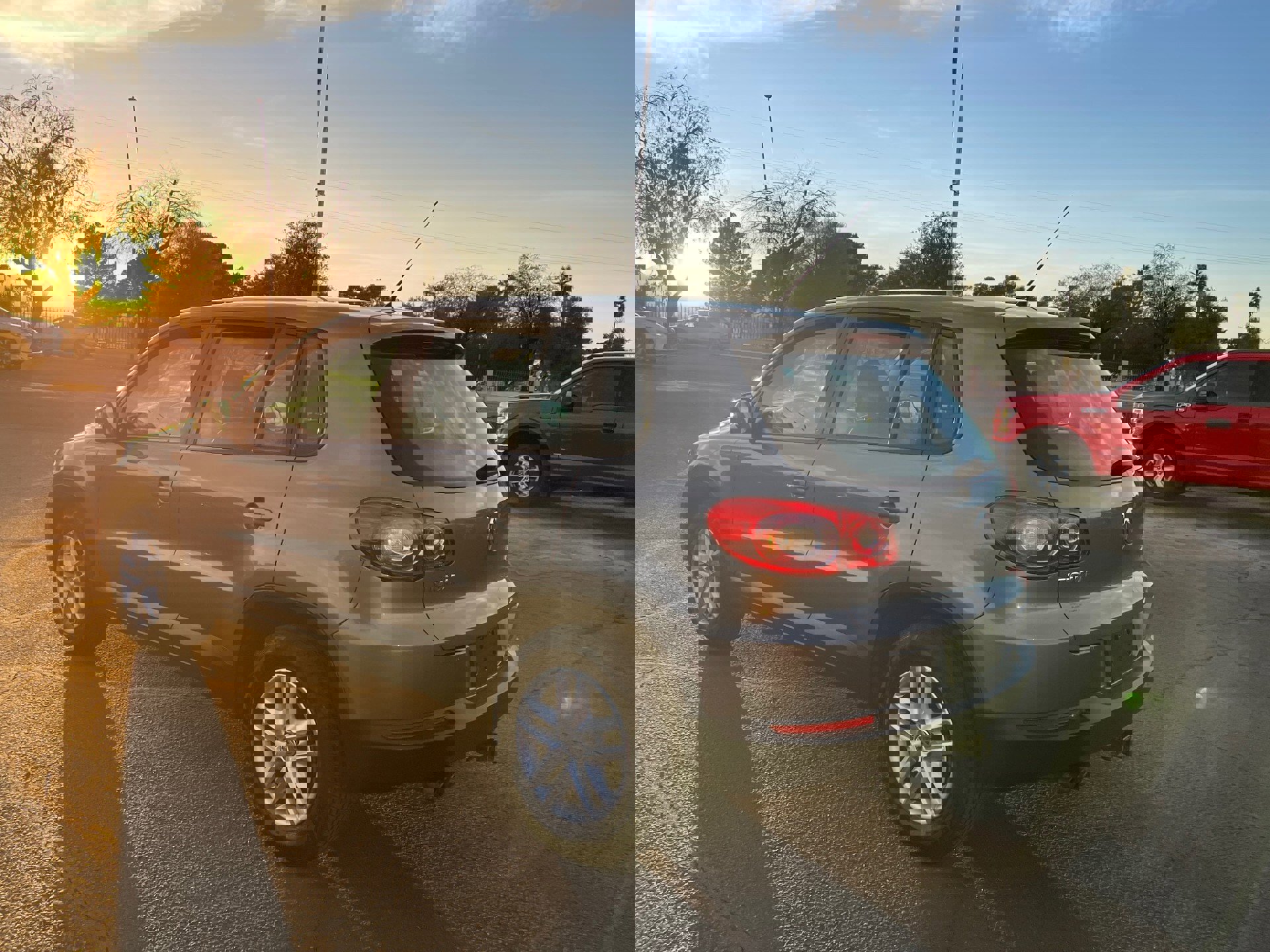 Used 2011 Volkswagen Tiguan SE image 3