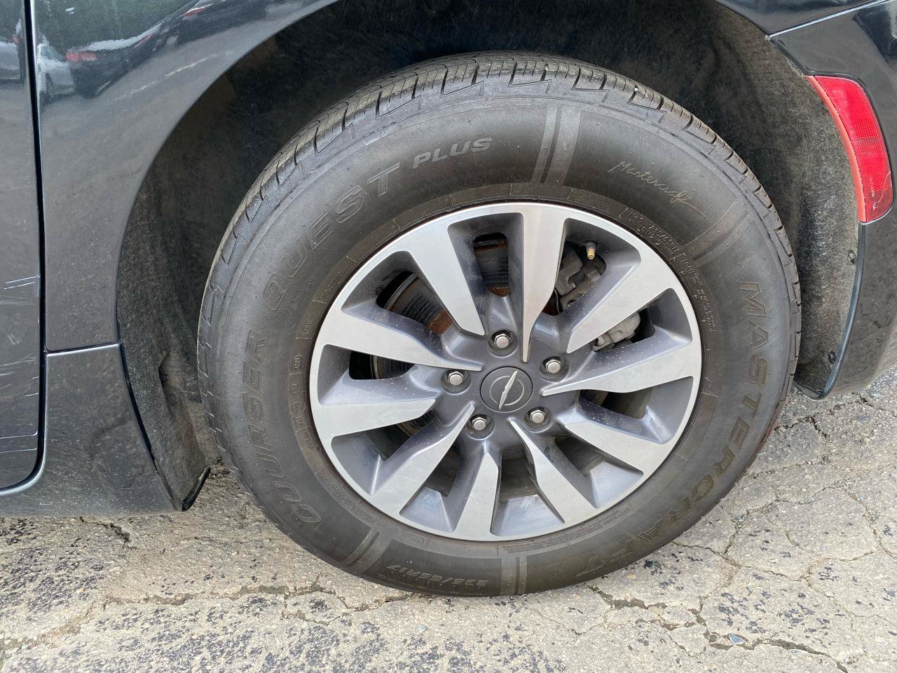 Used 2021 Chrysler Pacifica Touring-L FWD image 27