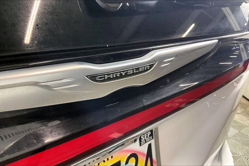 Used 2022 Chrysler Pacifica Touring-L FWD image 7