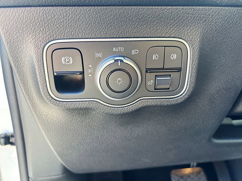 Used 2024 Mercedes-Benz GLB 250 image 41