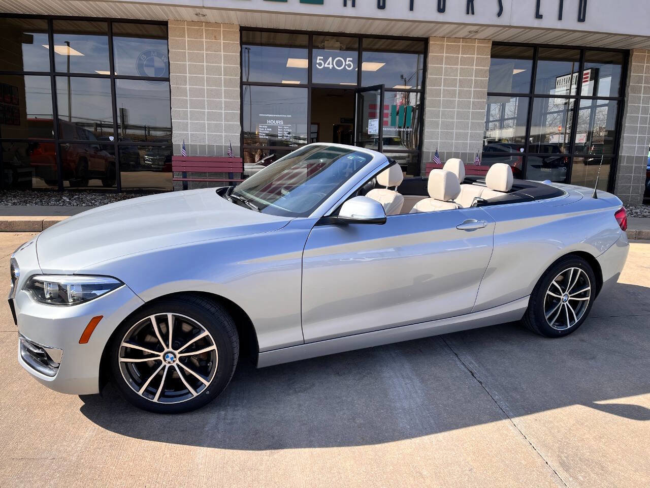 Used 2018 BMW 230i xDrive 230i xDrive AWD 2dr Convertibl image 2