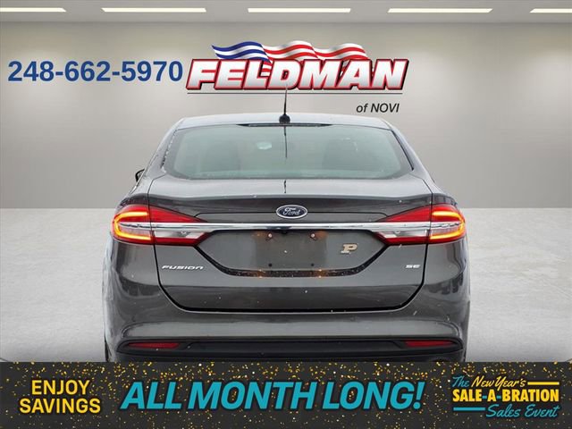 Used 2017 Ford Fusion SE w/ Fusion SE Technology Package image 4