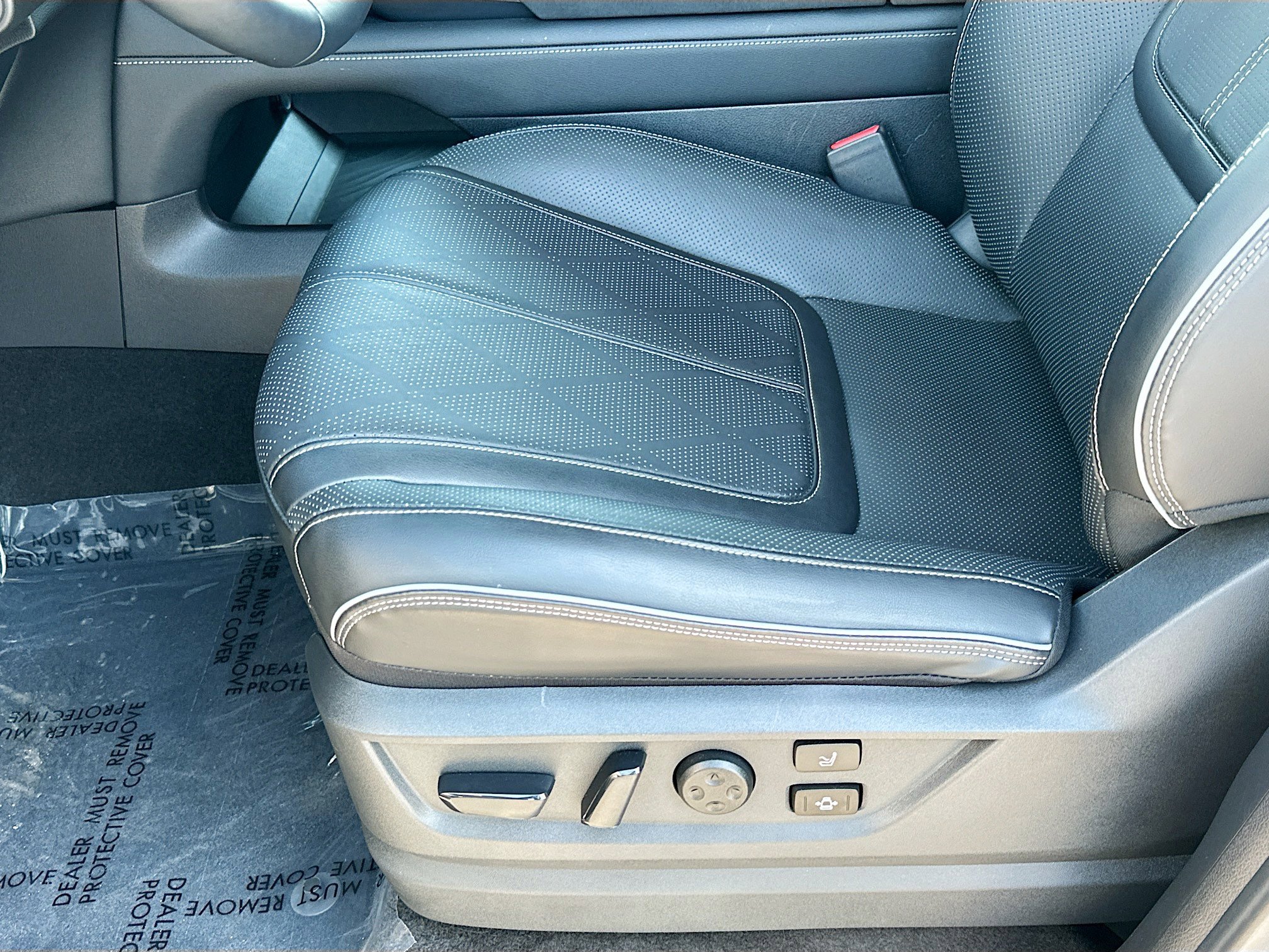 Used 2025 INFINITI QX80 Sensory image 18