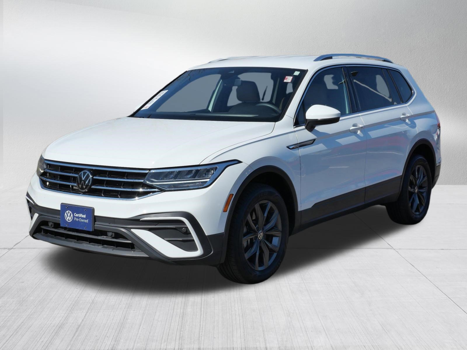 Certified 2022 Volkswagen Tiguan SE image 3