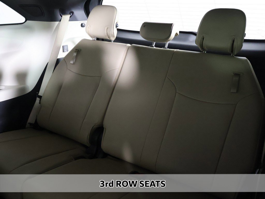 Used 2022 Toyota Sienna Limited image 9