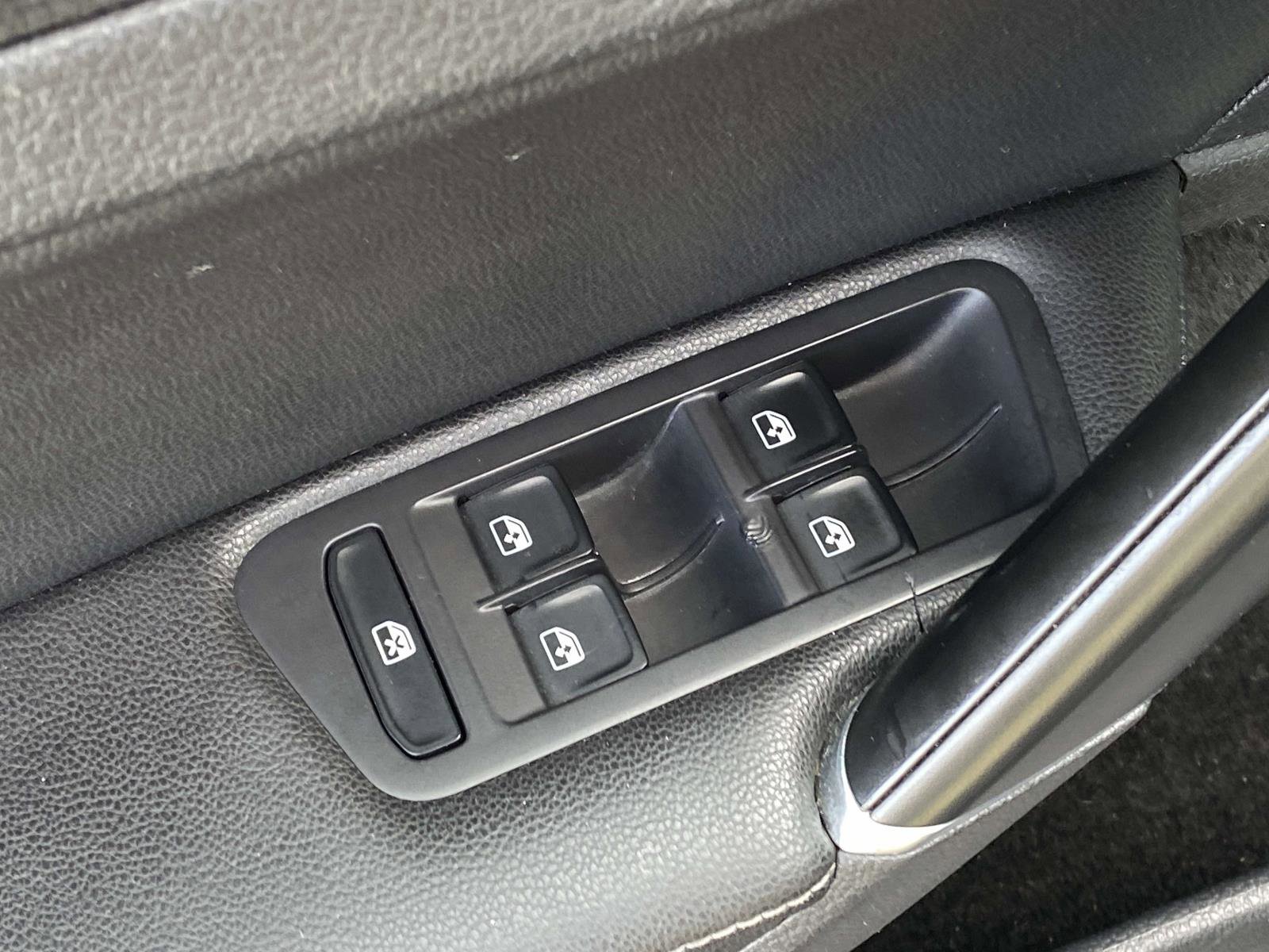 Used 2021 Volkswagen Golf 4-Door image 16