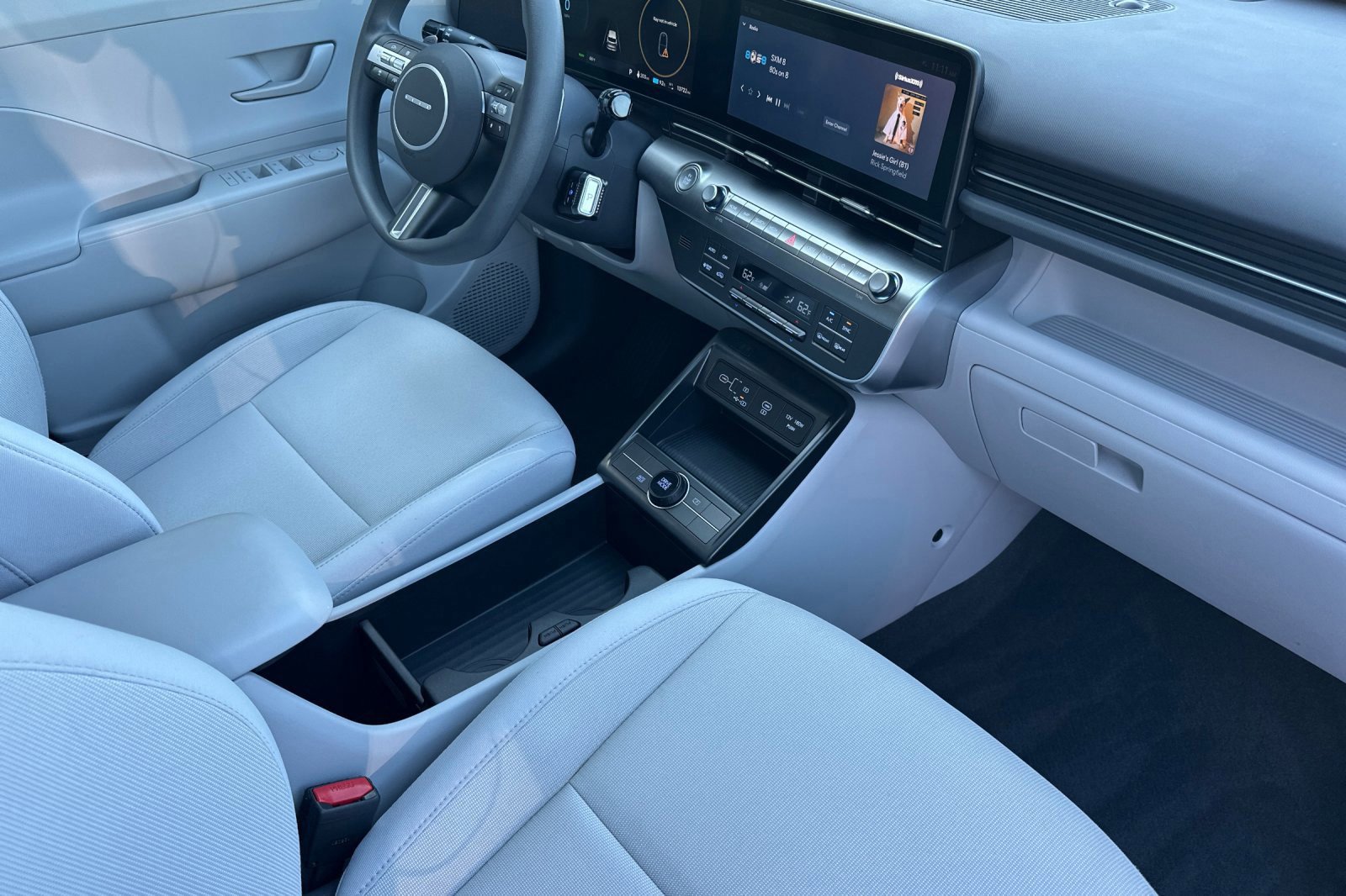 Used 2024 Hyundai Kona SE image 16