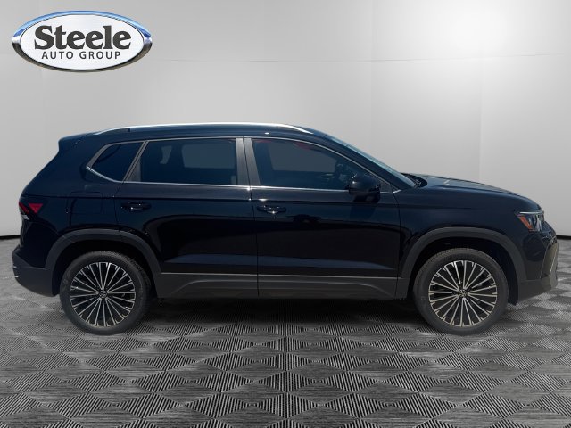 New 2026 Volkswagen Taos SE FWD image 6