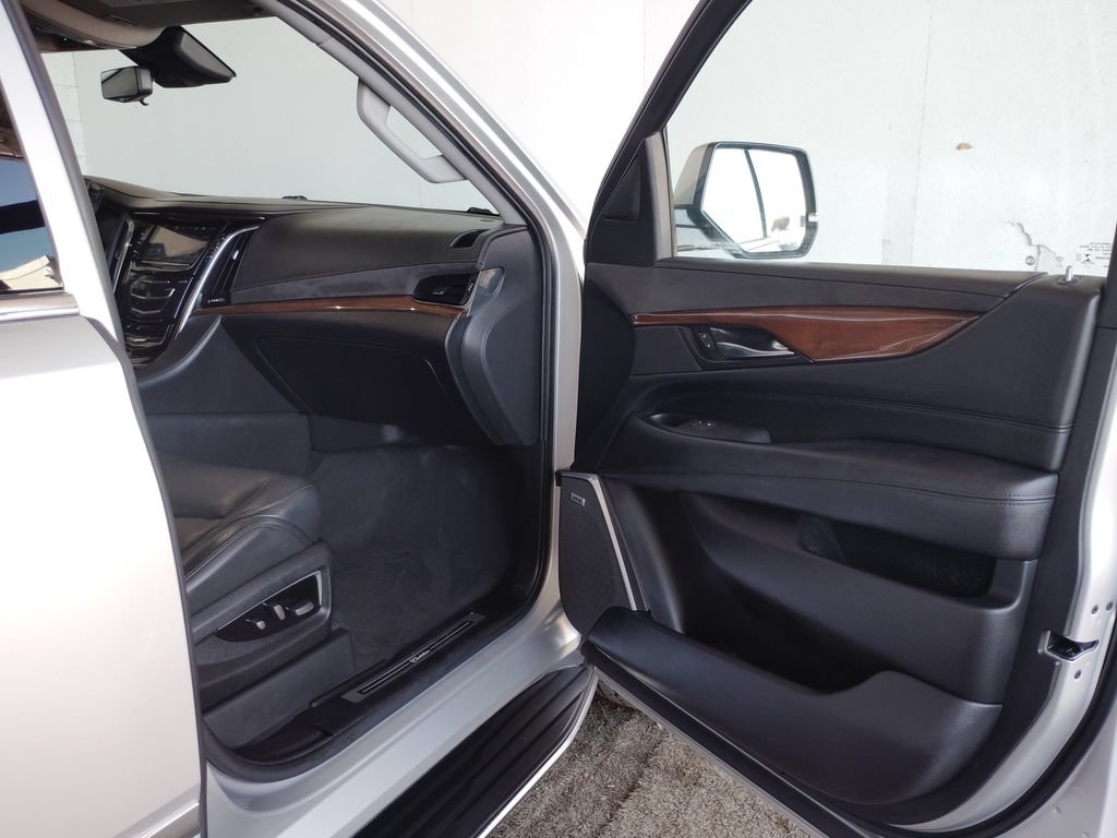 Used 2020 Cadillac Escalade ESV Luxury RWD image 10