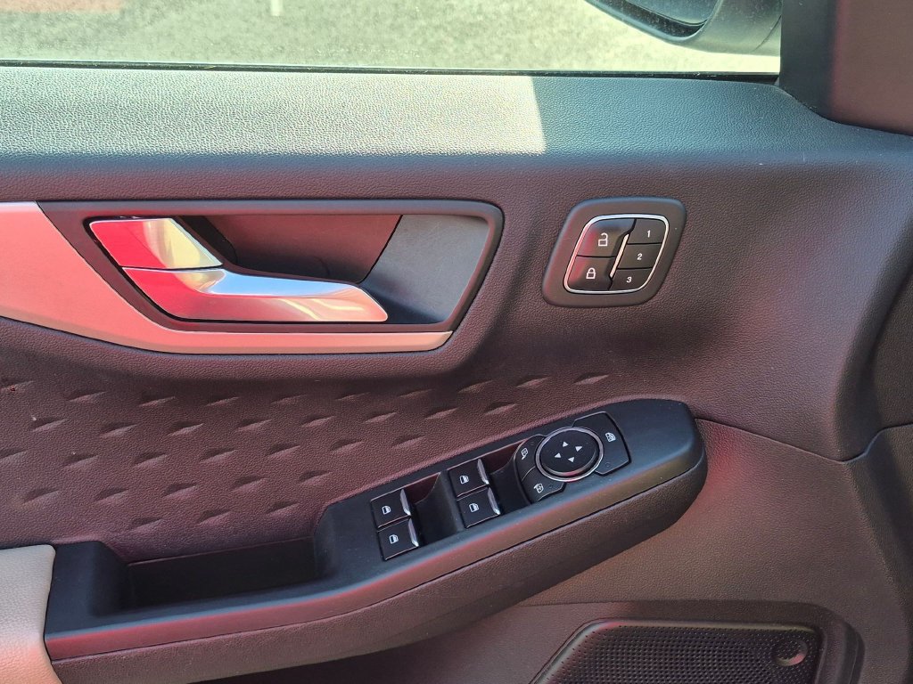 Used 2020 Ford Escape SEL FWD image 11