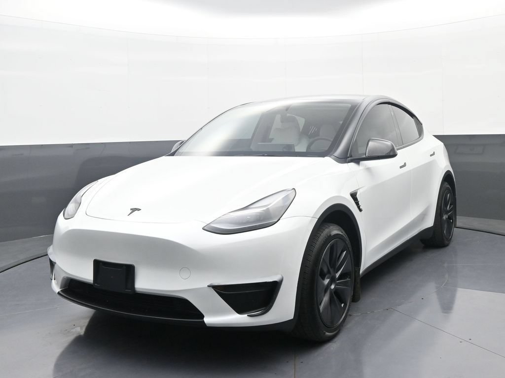 Used 2025 Tesla Model Y Long Range RWD image 1