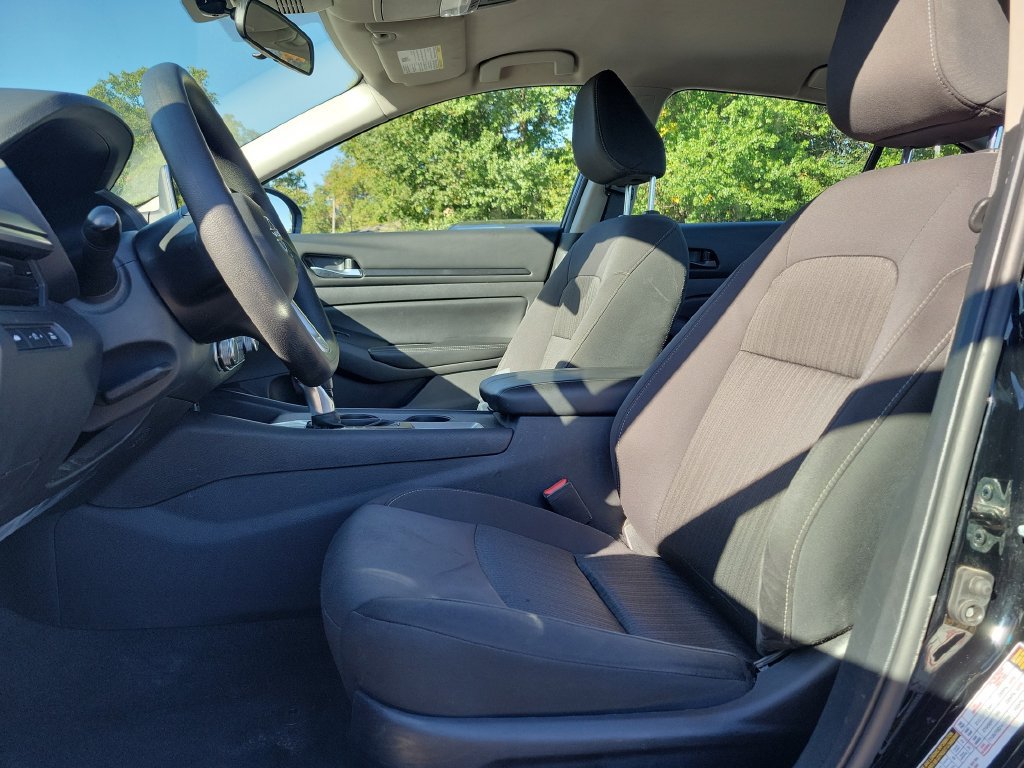 Used 2025 Nissan Altima 2.5 SV FWD image 25