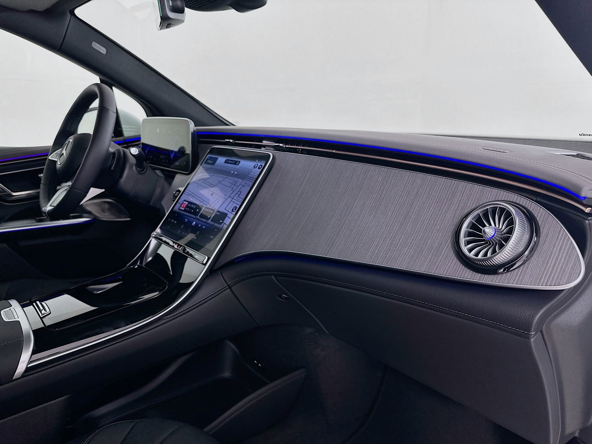 New 2026 Mercedes-Benz EQE 320 4MATIC SUV image 32