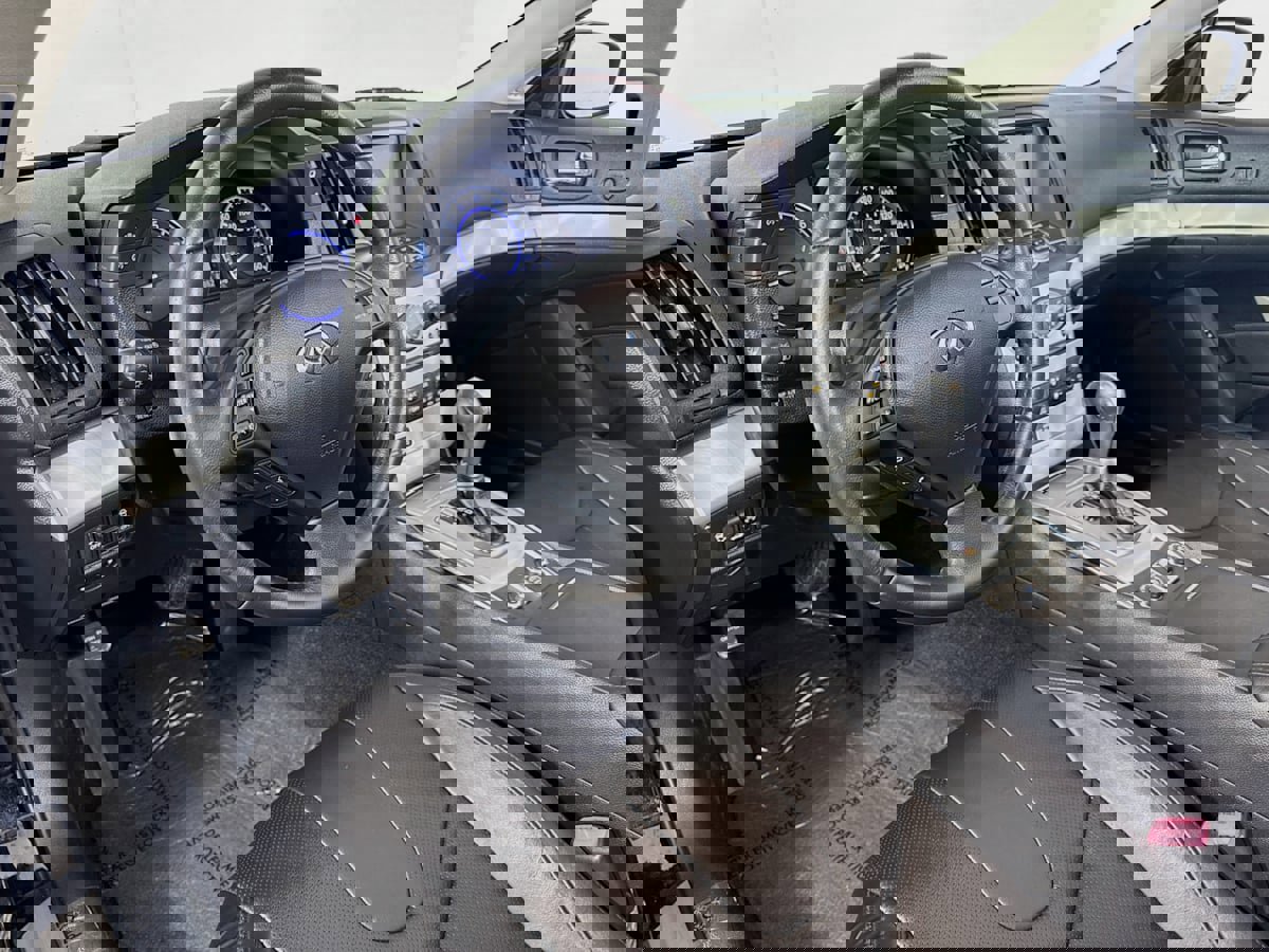 Used 2014 INFINITI Q60 Convertible w/ Premium Package image 10