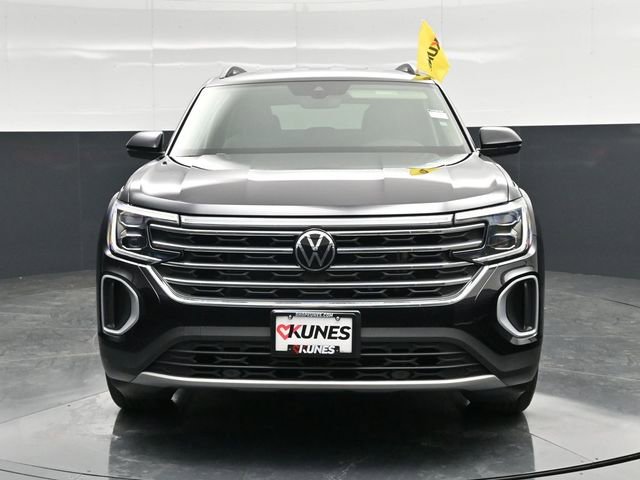 Used 2025 Volkswagen Atlas SE image 2
