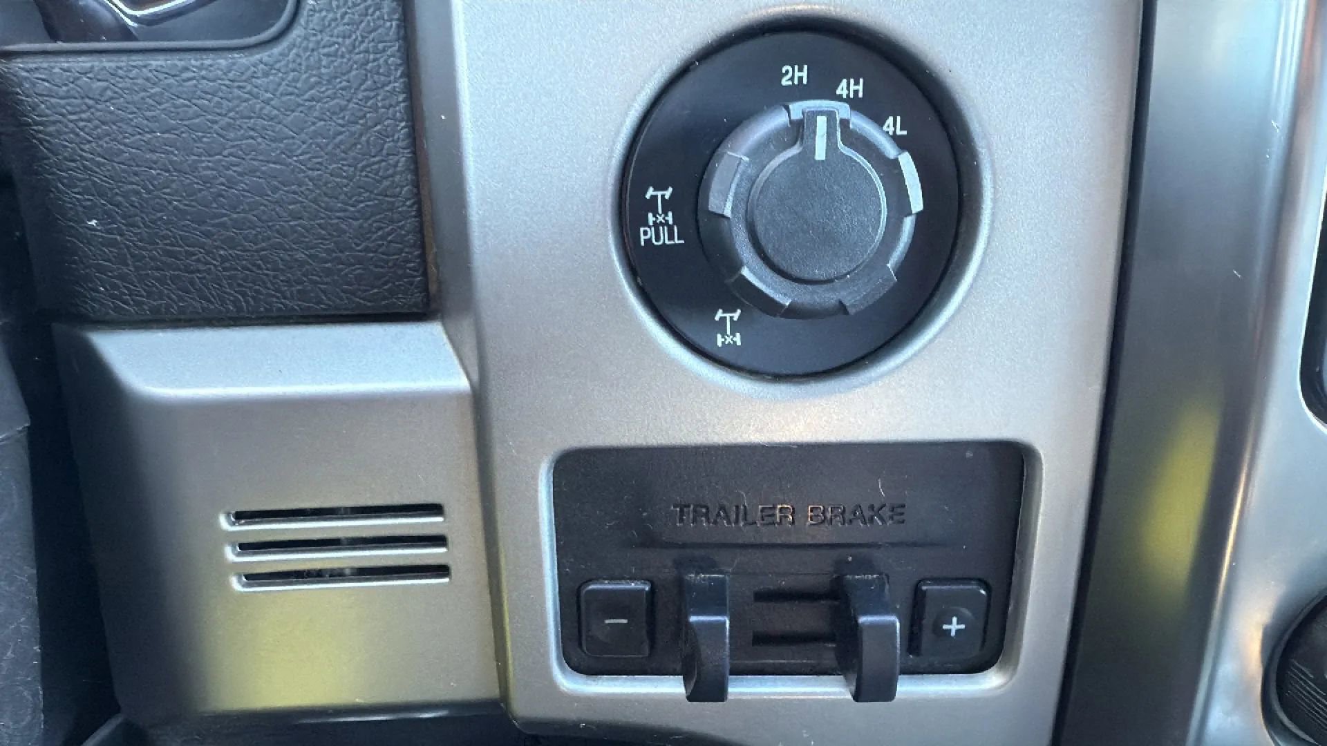 Used 2014 Ford F150 FX4 w/ Equipment Group 402A Luxury image 39