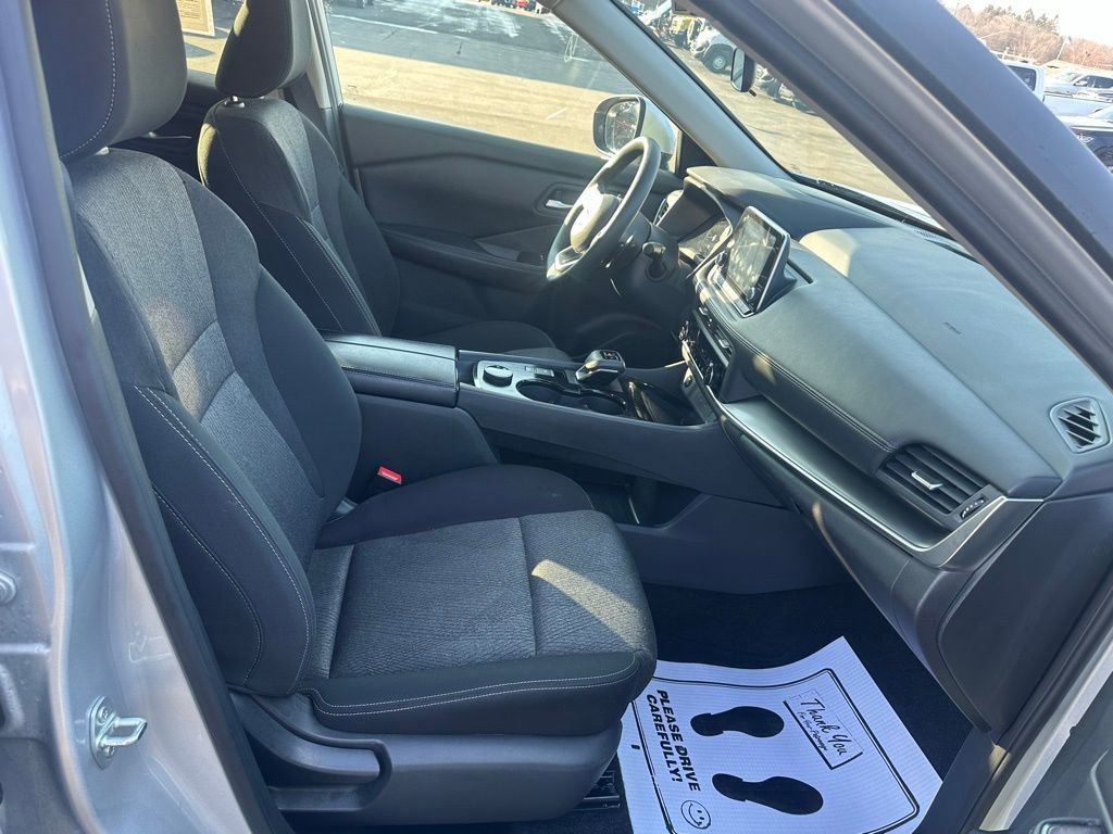 Used 2024 Nissan Rogue SV image 18