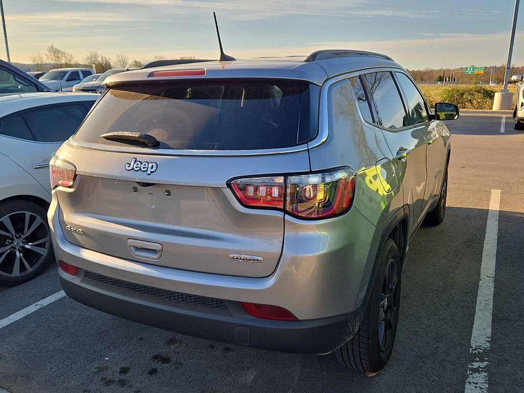 Used 2022 Jeep Compass Latitude w/ Convenience Group AWD/4WD image 3