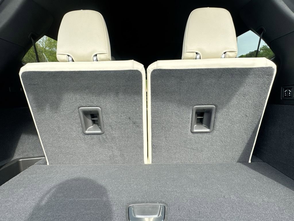 Used 2025 Cadillac XT6 Sport w/ Technology Package image 35