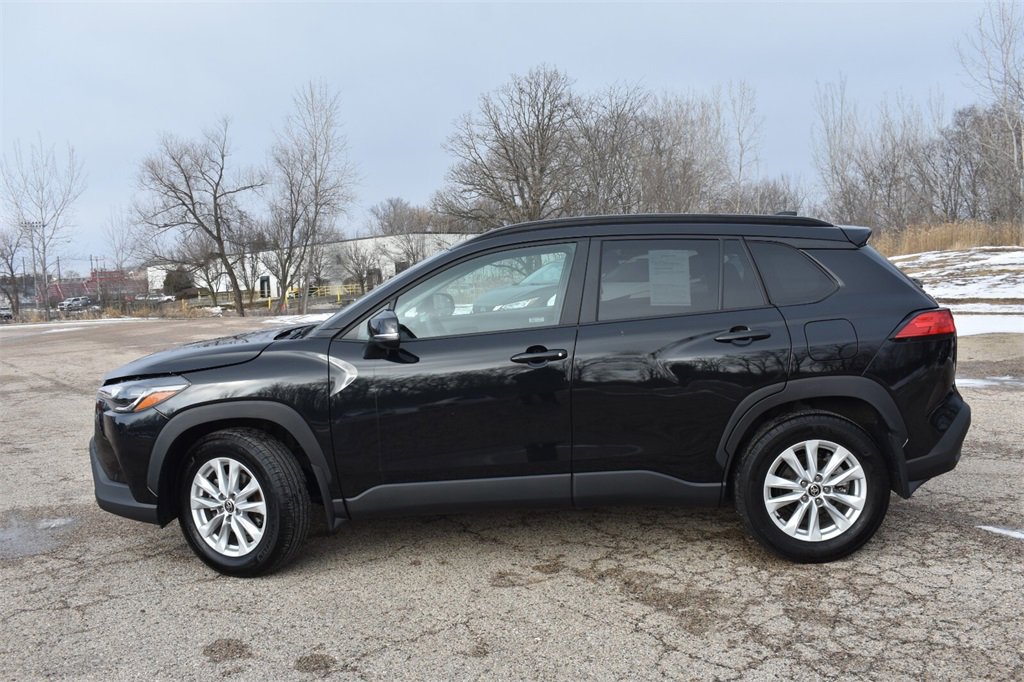 Used 2024 Toyota Corolla Cross LE w/ Moonroof Package image 3