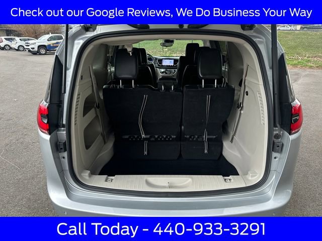 Used 2023 Chrysler Pacifica Touring-L FWD image 24