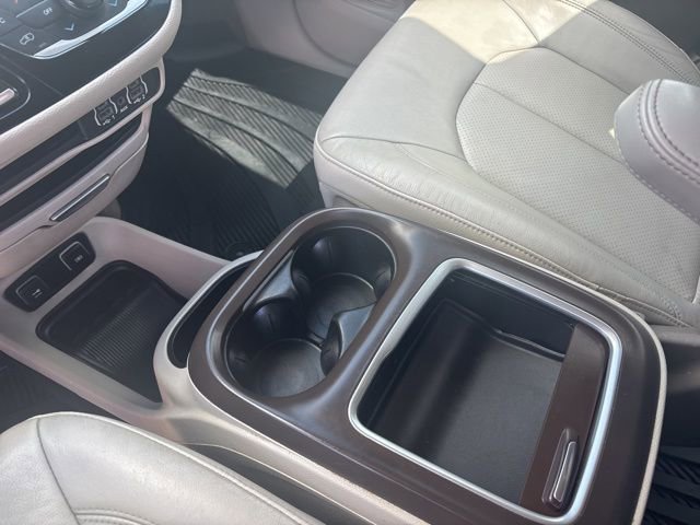 Used 2021 Chrysler Pacifica Touring-L FWD image 24