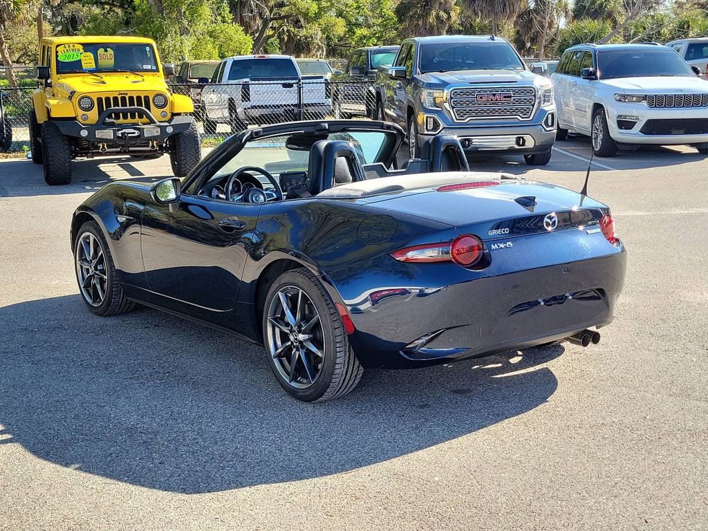 Used 2021 MAZDA MX-5 Miata Grand Touring RWD image 4