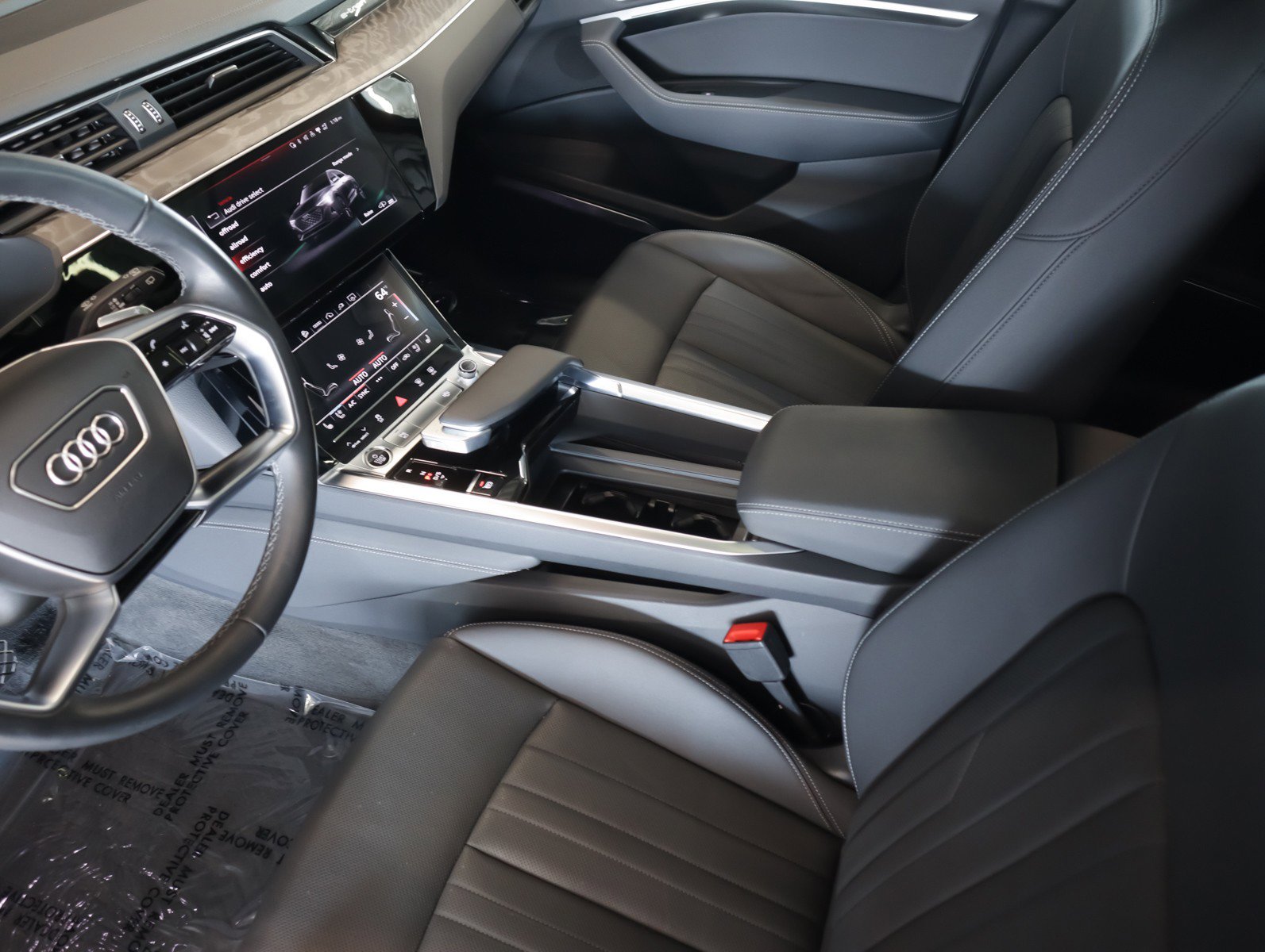 Used 2024 Audi Q8 e-tron Premium Plus w/ Premium Plus Package image 19