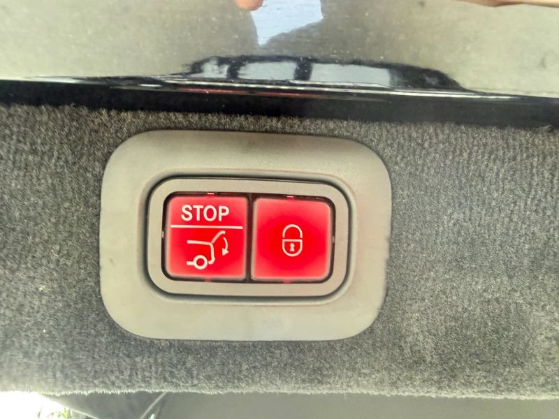 Used 2021 Aston Martin DBX AWD/4WD image 40