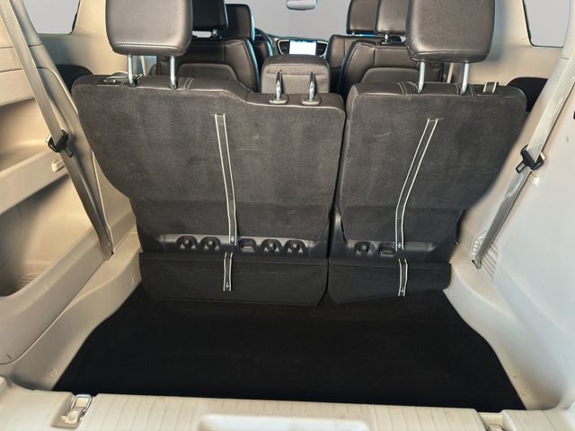 Used 2024 Chrysler Pacifica Touring-L image 21