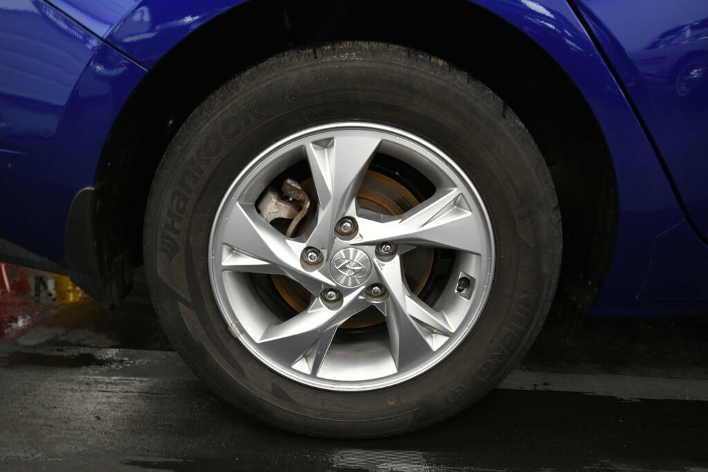 Used 2021 Hyundai Elantra SE image 30