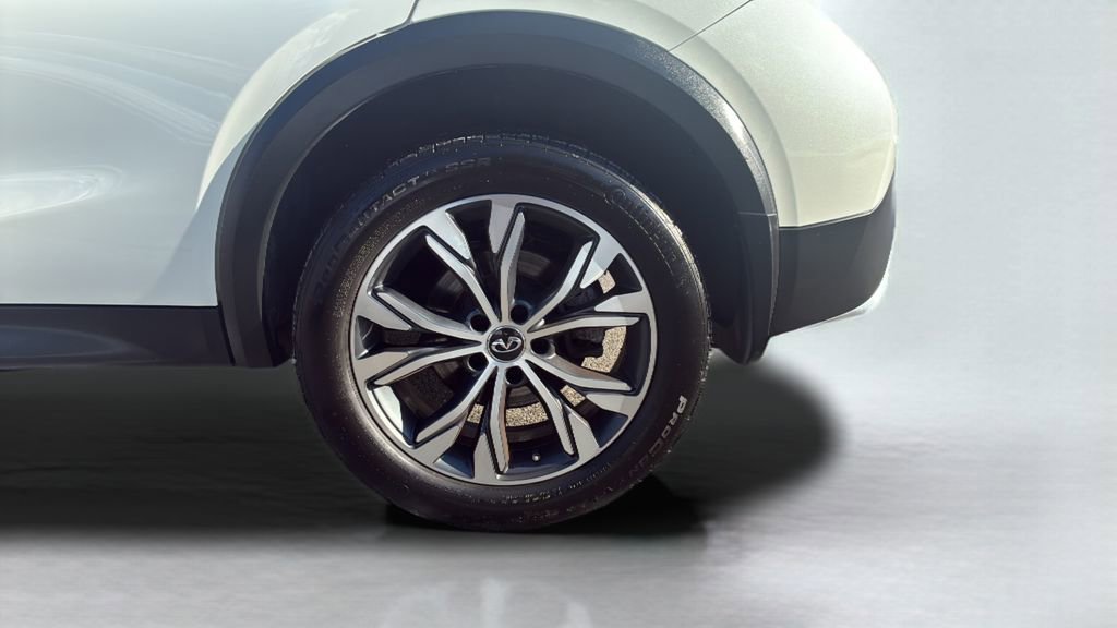 Used 2018 INFINITI QX30 Premium w/ Cargo Package image 20