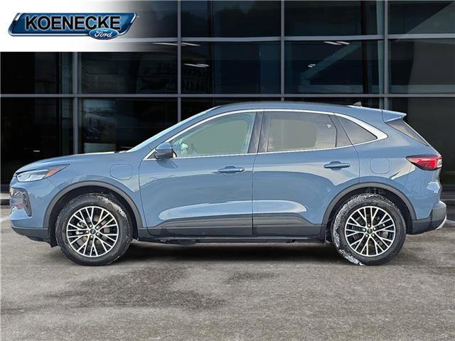 Used 2025 Ford Escape PHEV Front-Wheel Drive image 2