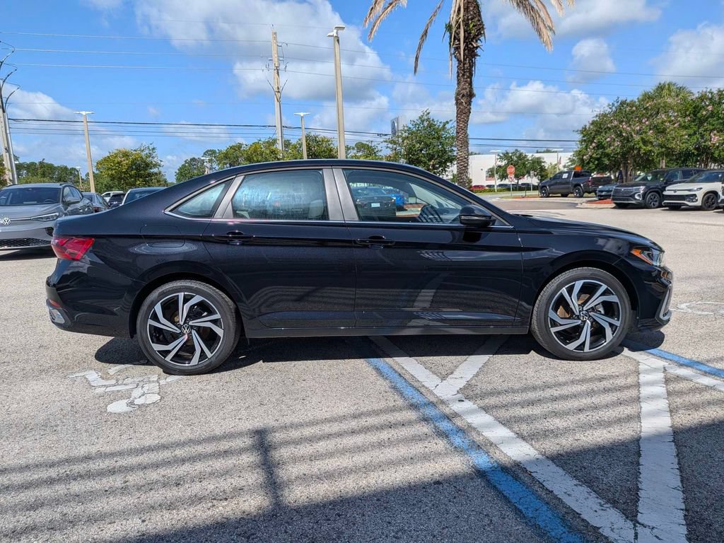 Used 2026 Volkswagen Jetta SEL FWD image 7