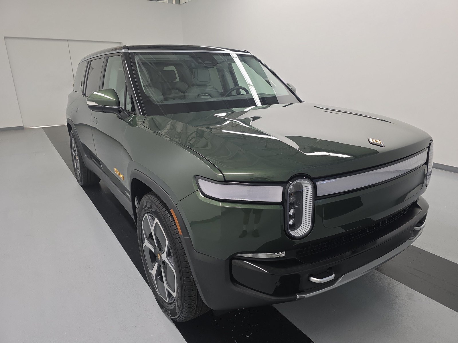 Used 2024 Rivian R1S Adventure AWD/4WD image 7