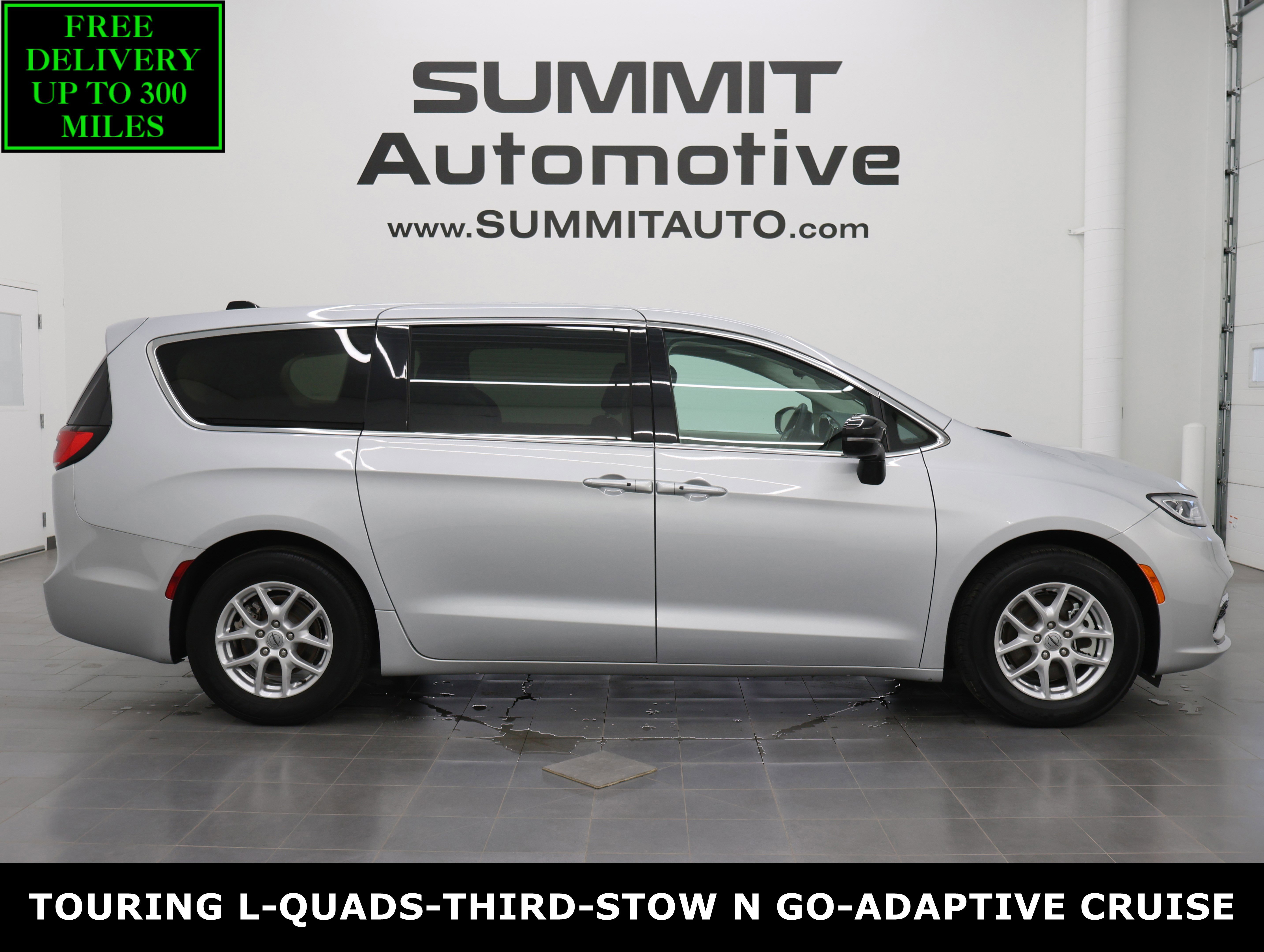 Used 2024 Chrysler Pacifica Touring-L FWD image 1