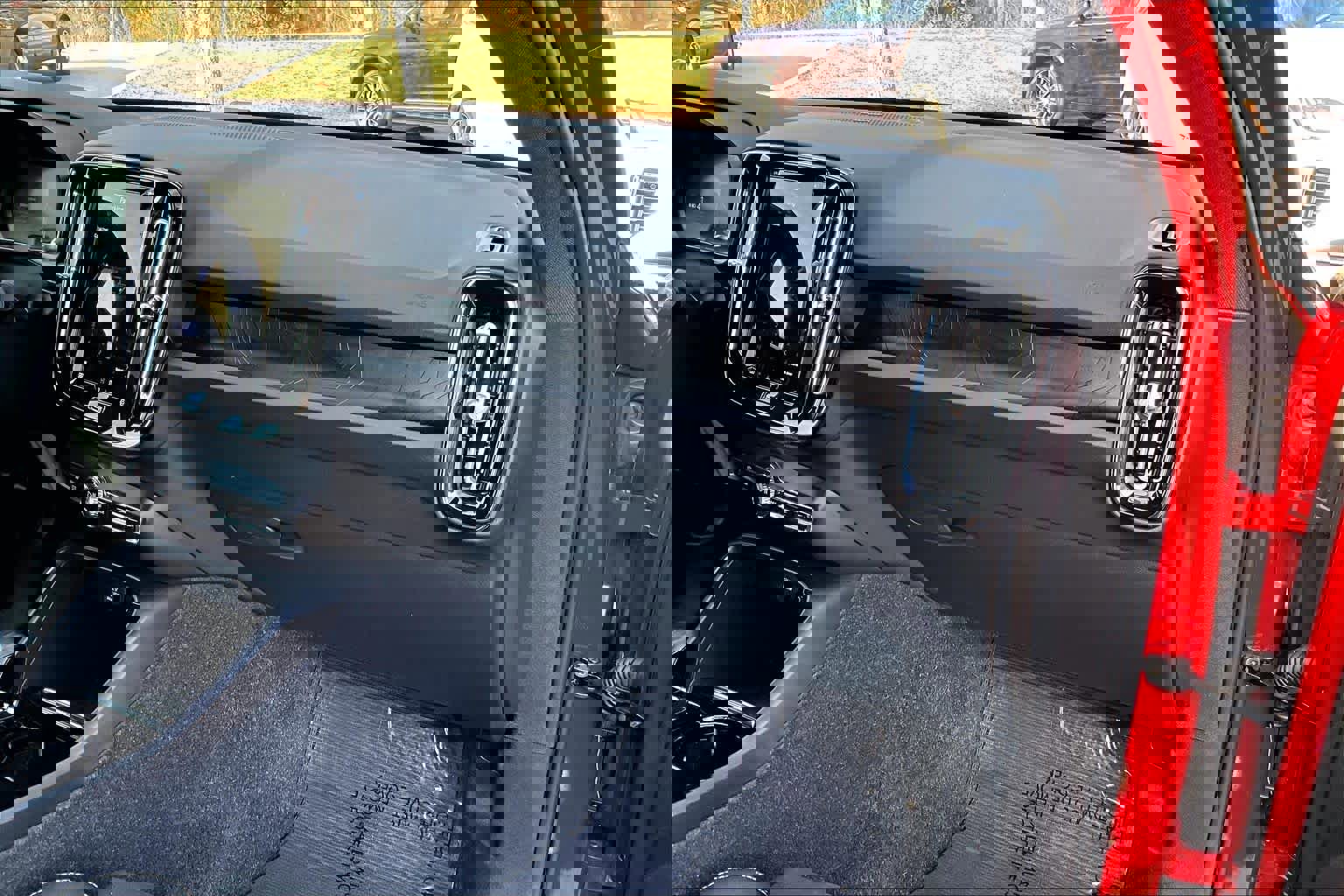 Certified 2023 Volvo C40 P8 Recharge Ultimate image 17