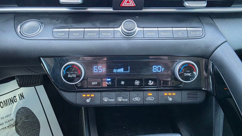 Used 2023 Hyundai Elantra Limited image 37